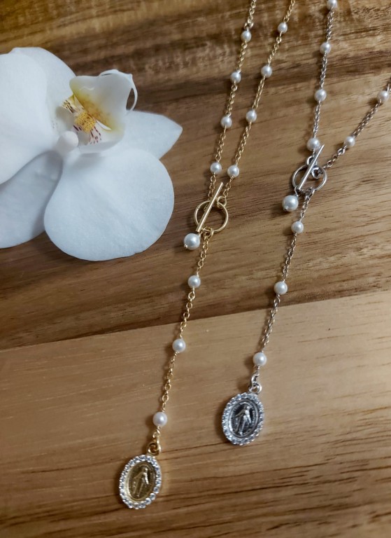 Fios em prata 925 e prata dourada 925 com pérolas e medalha com Santa