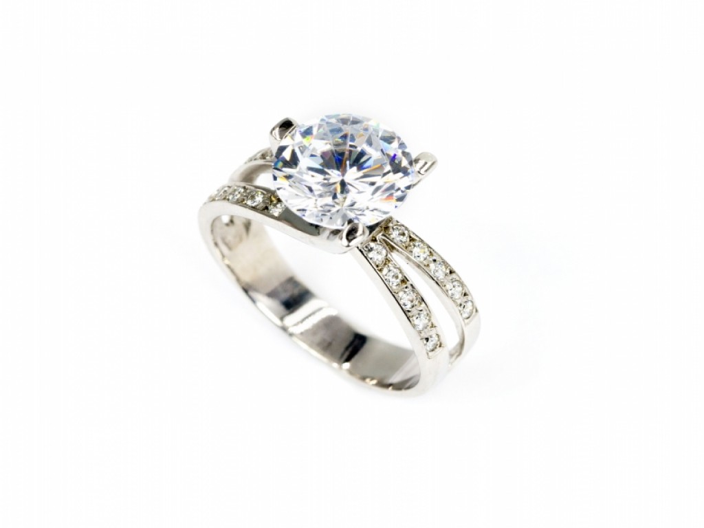 ANEL SOLITÁRIO OURO BRANCO COM Zircónias Brancas AN004014B