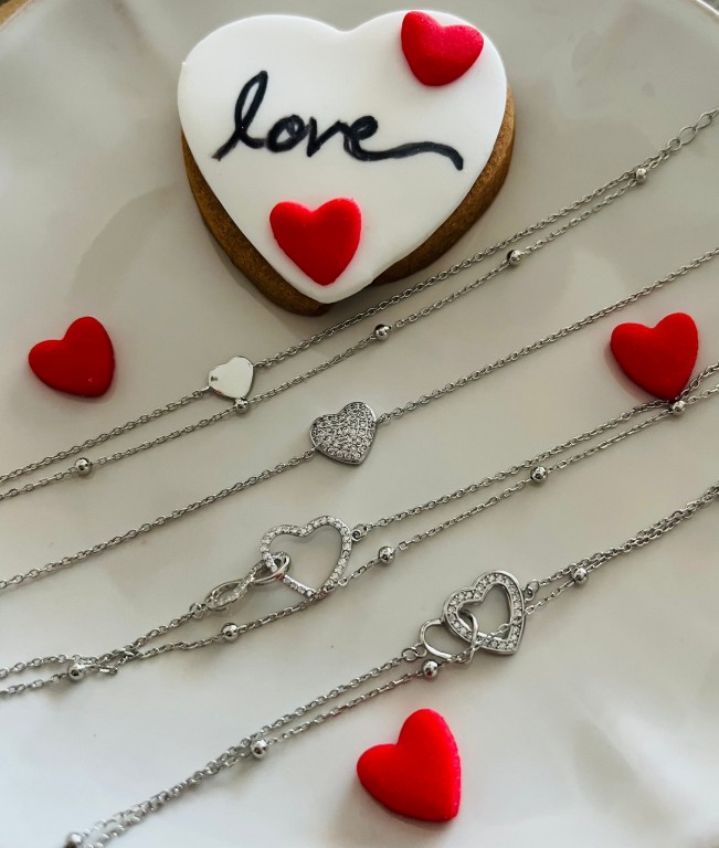 Pulseiras em prata 925 com corações