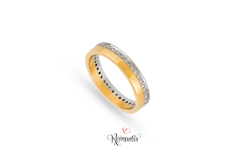 Aliança ouro bicolor  zircónias brancas.