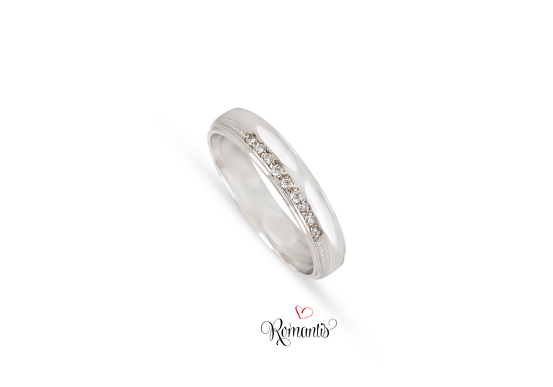 Aliança ouro branco zircónias brancas.