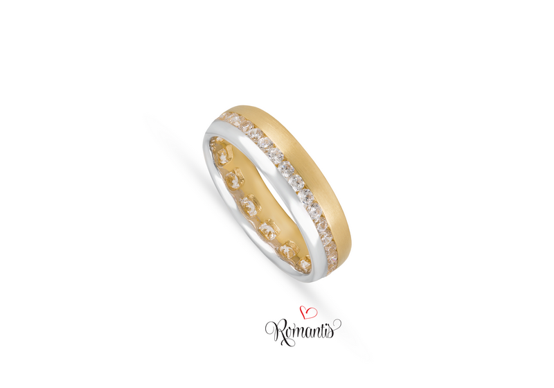 Aliança ouro bicolor  zircónias brancas.