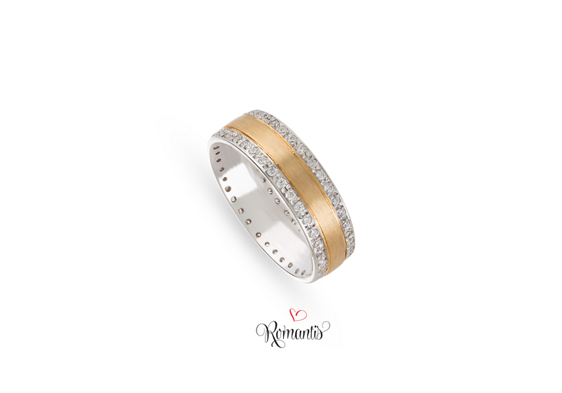 Aliança ouro bicolor  zircónias brancas.