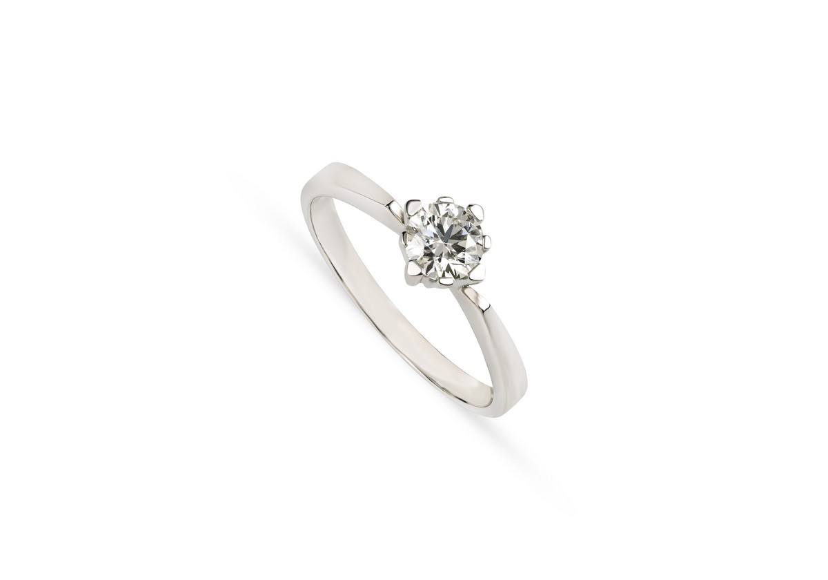 ANEL ROMANTIS EM PLATINA 950 COM 1 DIAMANTE CENTRAL