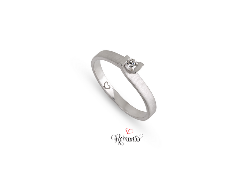 Anel Noivado ouro branco diamante.