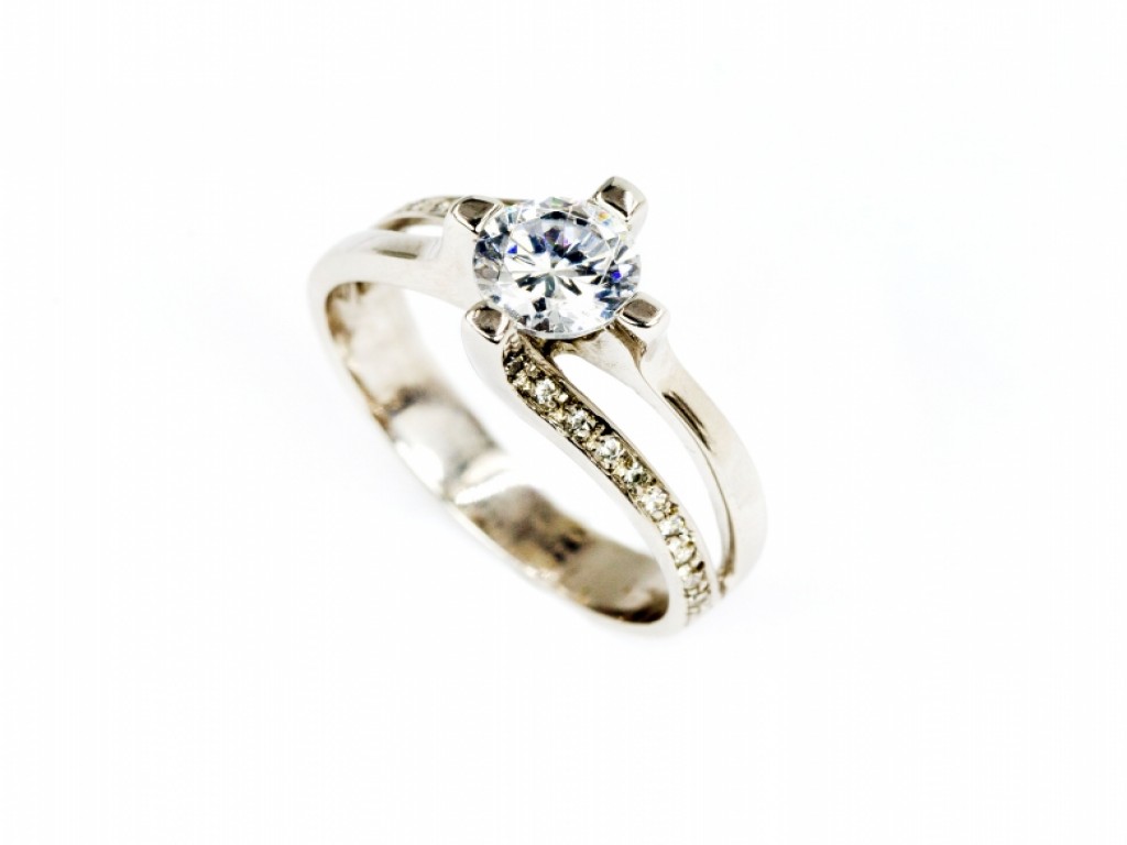 ANEL SOLITÁRIO OURO BRANCO COM Zircónias BrancasAN003771B