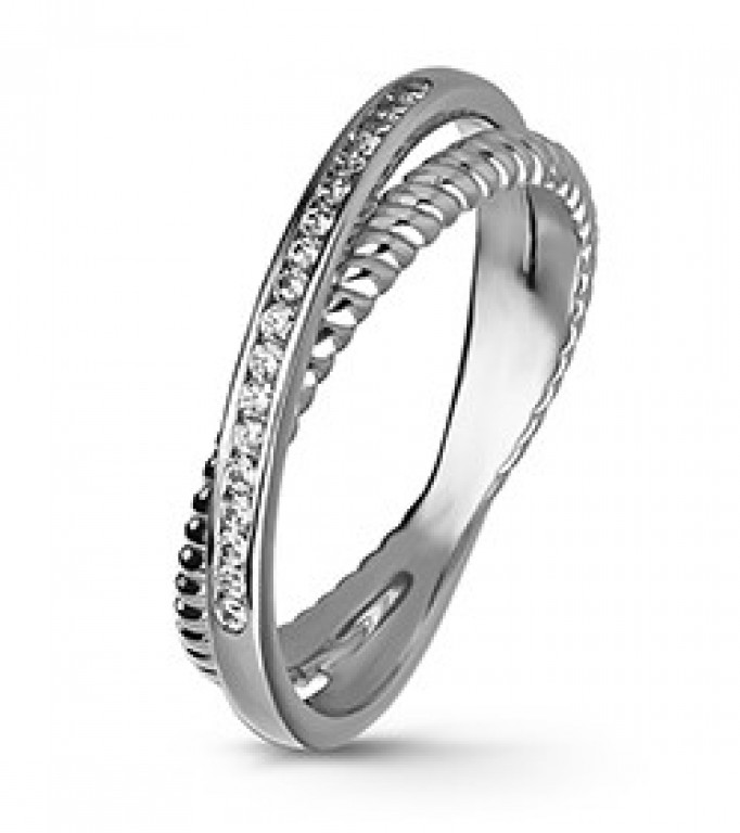 Anel em ouro polido, com 18 diamantes