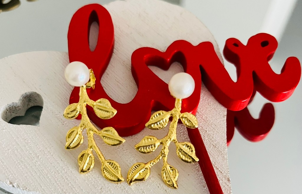 Brincos Prata Dourada Folhas com Pérolas